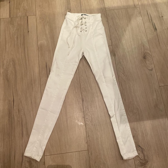 BERESHKA SUPER SKINNY HIGH RISE WHITE JEANS 
Size USA 00 / EUR 32 - Picture 2 of 4